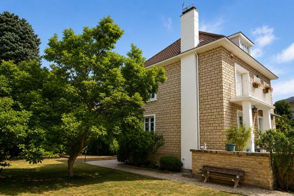 Maison
         8 pièces
        - 228 m² Bien prestige 1 680 000 € *
