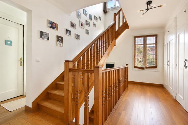 Maison
         8 pièces
        - 228 m² Bien prestige 1 680 000 € *