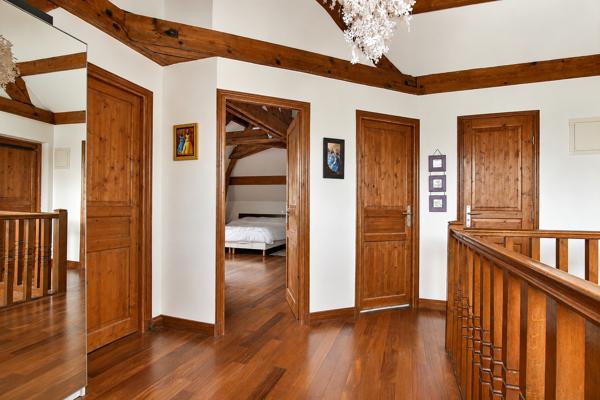 Maison
         8 pièces
        - 228 m² Bien prestige 1 680 000 € *