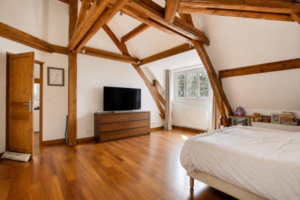 Maison
         8 pièces
        - 228 m² Bien prestige 1 680 000 € *