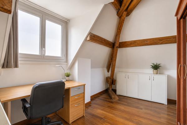 Maison
         8 pièces
        - 228 m² Bien prestige 1 680 000 € *