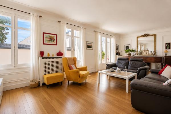 Maison
         8 pièces
        - 228 m² Bien prestige 1 680 000 € *