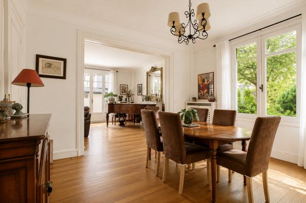 Maison
         8 pièces
        - 228 m² Bien prestige 1 680 000 € *