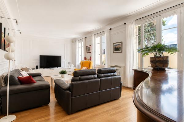 Maison
         8 pièces
        - 228 m² Bien prestige 1 680 000 € *