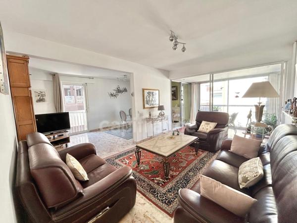 SETE (34) Appartement, 4 pièces avec place de parking et cave situé plein centre ville