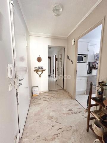 SETE (34) Appartement, 4 pièces avec place de parking et cave situé plein centre ville