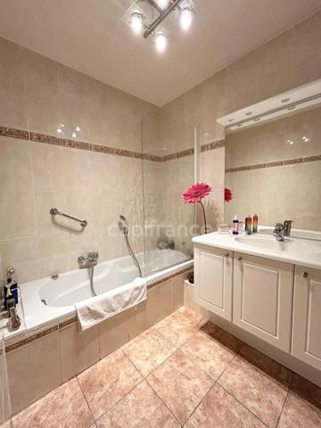 SETE (34) Appartement, 4 pièces avec place de parking et cave situé plein centre ville