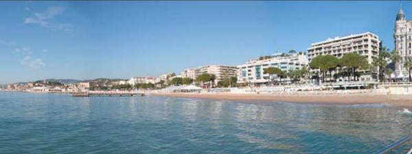 VUE MER , T5 de 157,50 M2 , sur les hauteurs du Cannet