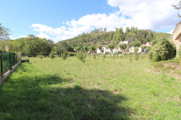 Espéraza - Terrain arboré de 2 342m²