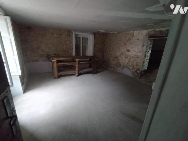 Immeuble mitoyen avec garages d'environ 250 m²