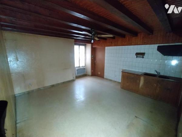 Immeuble mitoyen avec garages d'environ 250 m²