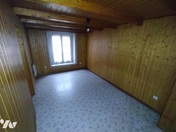 Immeuble mitoyen avec garages d'environ 250 m²