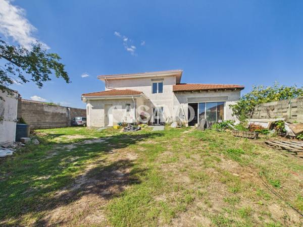 Vente Maison 6 pièces de 175m² - 38230 Tignieu-Jameyzieu