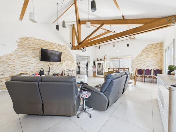 Vente Maison 6 pièces de 175m² - 38230 Tignieu-Jameyzieu
