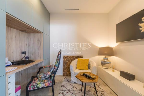 Maison contemporaine de 2023 + grange à rénover (200 m2). 3 chambres. 1 bureau