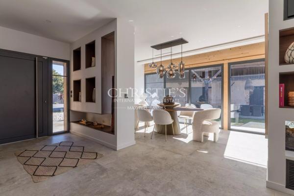 Maison contemporaine de 2023 + grange à rénover (200 m2). 3 chambres. 1 bureau