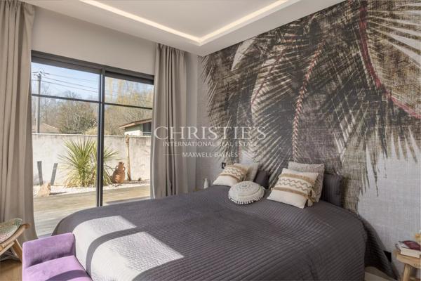 Maison contemporaine de 2023 + grange à rénover (200 m2). 3 chambres. 1 bureau