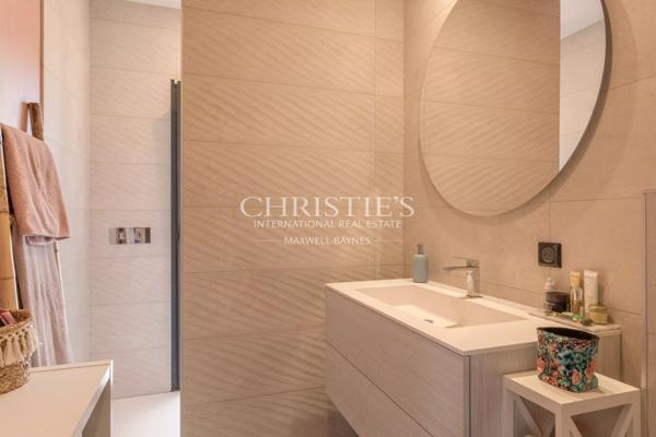 Maison contemporaine de 2023 + grange à rénover (200 m2). 3 chambres. 1 bureau