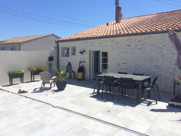 Exclusivité à 10 min Rochefort : Tonnay-Charente - Belle charentaise rénovée 3 chambres terrain