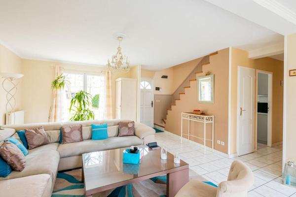 Maison familiale 130 m²  - 6 pièces avec jardin - Centre Rosny-sur-Seine