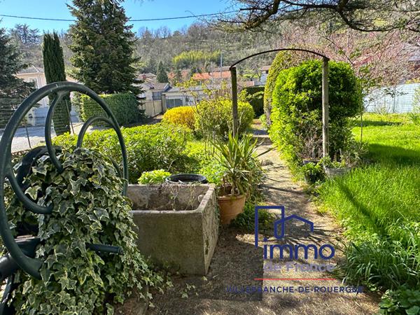 Maison 186 m², 5 chambres et grand garage sur 828 m² de terrain