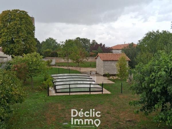 Vente longere Courcome, 280m² 11 pièces 364 000€ avec piscine