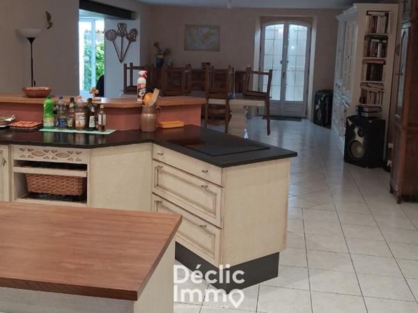 Vente longere Courcome, 280m² 11 pièces 364 000€ avec piscine