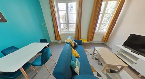 APPARTEMENT T2 A LOUER - LYON 1ER ARRONDISSEMENT Capucins-Griffon 47.37 m 2 958 € charges comprises par mois