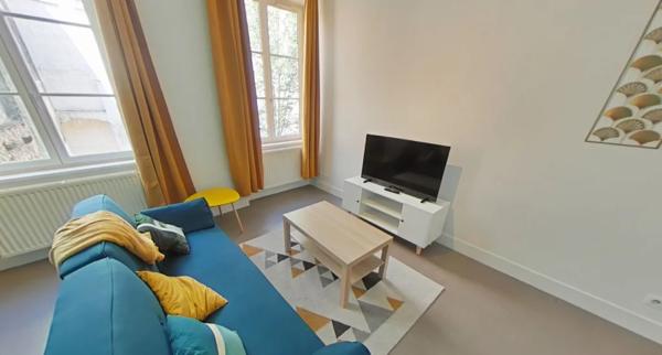 APPARTEMENT T2 A LOUER - LYON 1ER ARRONDISSEMENT Capucins-Griffon 47.37 m 2 958 € charges comprises par mois