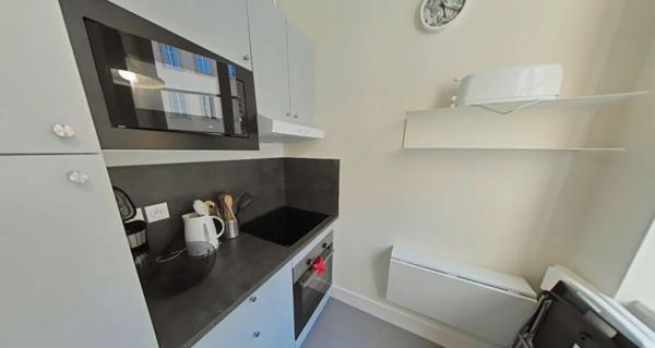 APPARTEMENT T2 A LOUER - LYON 1ER ARRONDISSEMENT Capucins-Griffon 47.37 m 2 958 € charges comprises par mois