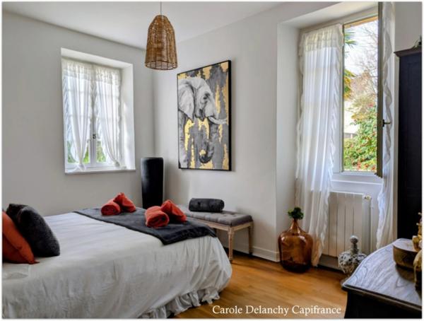 Propriété de caractère de 170 m² + maisonnette 30 m², classée 3 épis Gite de France sur 2 500 m² Vue Pyrénées.