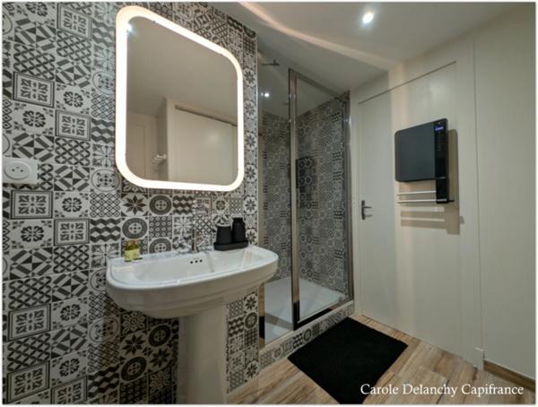 Propriété de caractère de 170 m² + maisonnette 30 m², classée 3 épis Gite de France sur 2 500 m² Vue Pyrénées.