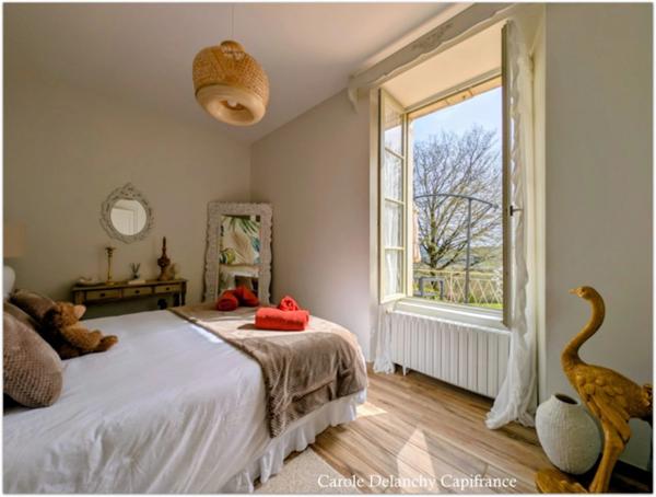 Propriété de caractère de 170 m² + maisonnette 30 m², classée 3 épis Gite de France sur 2 500 m² Vue Pyrénées.