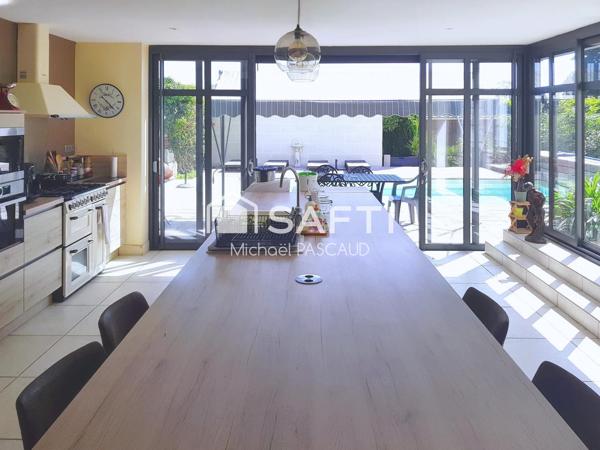 Propriété de caractère avec piscine chauffée
