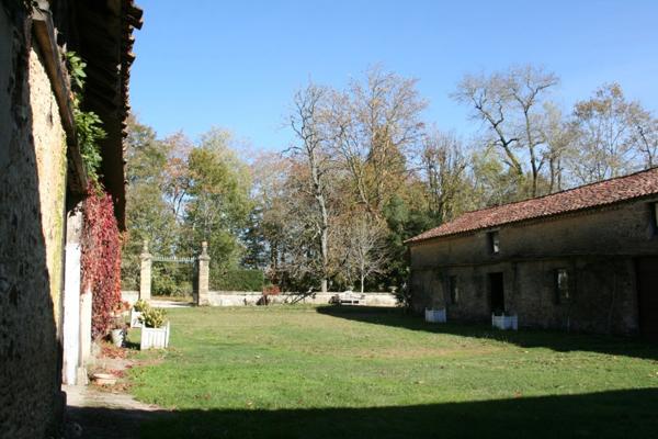 Dpt (32) NOGARO proche, ELEGANTE MAISON DE NOTABLES, économique, du XIXs 600M2, parc séculaire, dépendances en U, 11 ha, sans travaux,