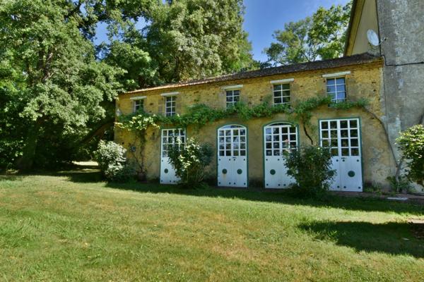 Dpt (32) NOGARO proche, ELEGANTE MAISON DE NOTABLES, économique, du XIXs 600M2, parc séculaire, dépendances en U, 11 ha, sans travaux,