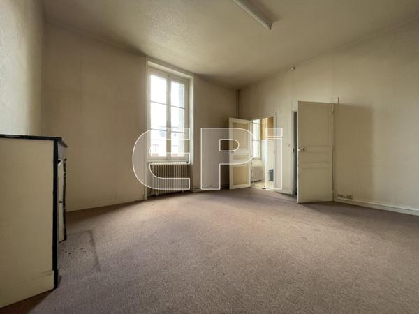 Thouars Immeuble à rénover Ajouter à ma sélection Référence : 6309