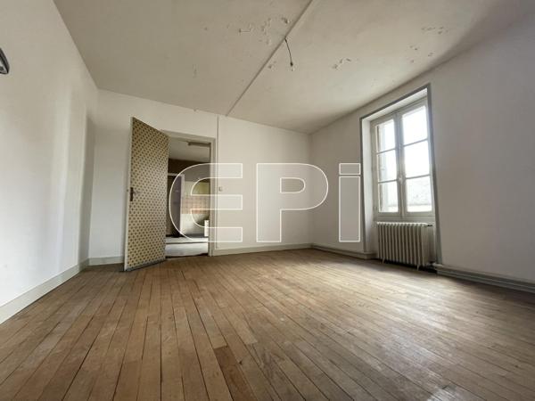 Thouars Immeuble à rénover Ajouter à ma sélection Référence : 6309