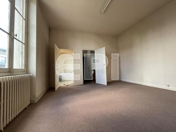 Thouars Immeuble à rénover Ajouter à ma sélection Référence : 6309