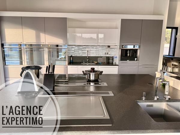 Uchaux (84100) Prestations de luxe pour cette superbe maison d'architecte de plain-pied