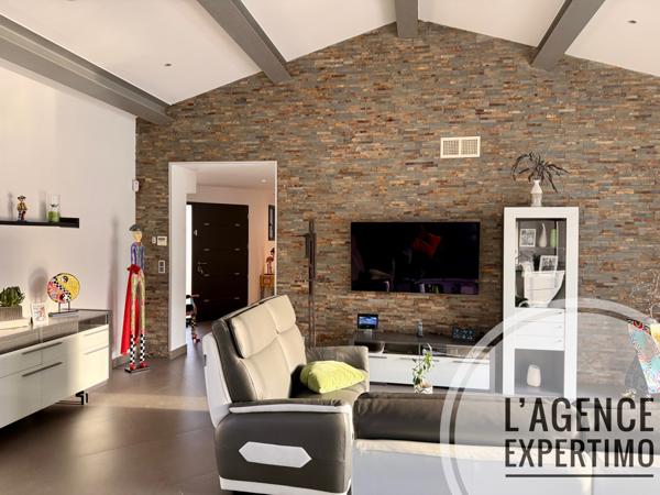 Uchaux (84100) Prestations de luxe pour cette superbe maison d'architecte de plain-pied