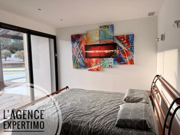 Uchaux (84100) Prestations de luxe pour cette superbe maison d'architecte de plain-pied