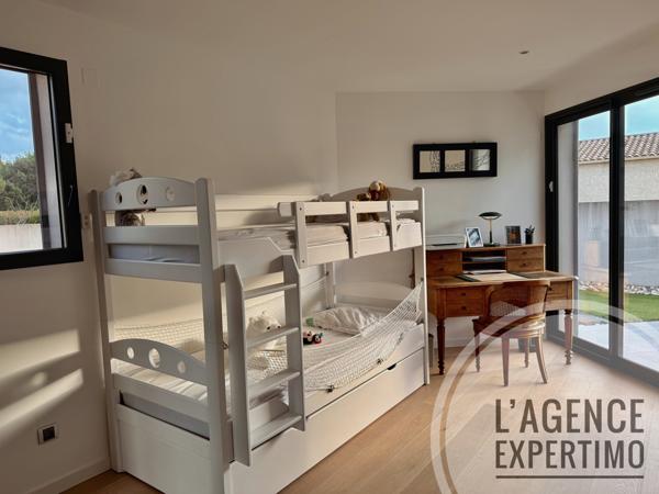 Uchaux (84100) Prestations de luxe pour cette superbe maison d'architecte de plain-pied