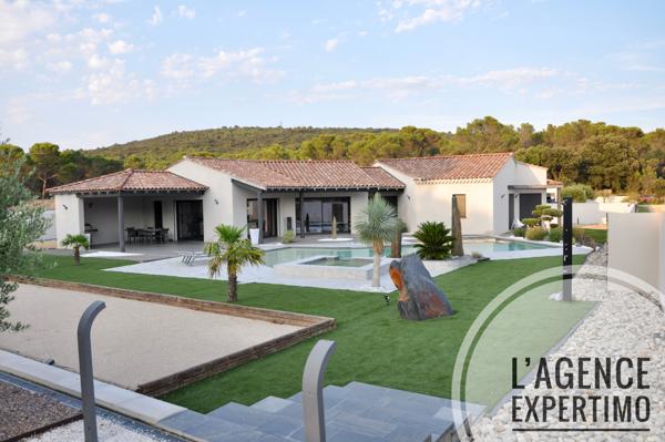 Uchaux (84100) Prestations de luxe pour cette superbe maison d'architecte de plain-pied