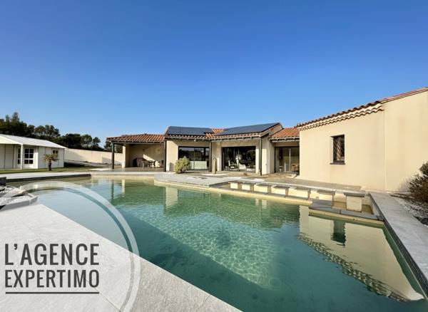 Uchaux (84100) Prestations de luxe pour cette superbe maison d'architecte de plain-pied