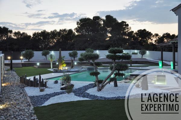 Uchaux (84100) Prestations de luxe pour cette superbe maison d'architecte de plain-pied