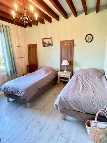 Maison
                                                                                                                                                                                                                                                                                                                        7 pièce(s)                                                                                                                                                                                                          5 chambre(s)                                                                                                                                                                                                          112  m²
