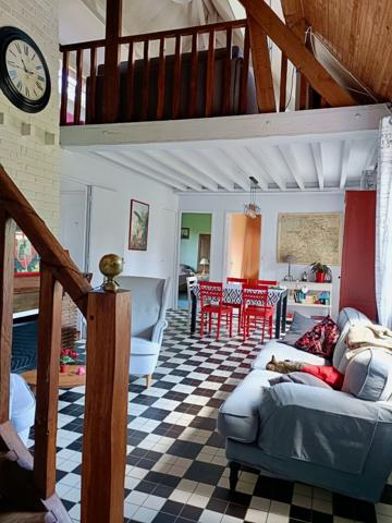 Maison
                                                                                                                                                                                                                                                                                                                        7 pièce(s)                                                                                                                                                                                                          5 chambre(s)                                                                                                                                                                                                          112  m²