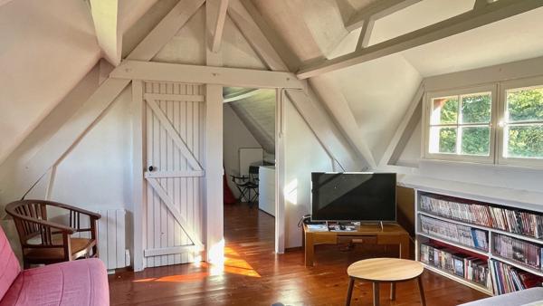 Maison
                                                                                                                                                                                                                                                                                                                        7 pièce(s)                                                                                                                                                                                                          5 chambre(s)                                                                                                                                                                                                          112  m²