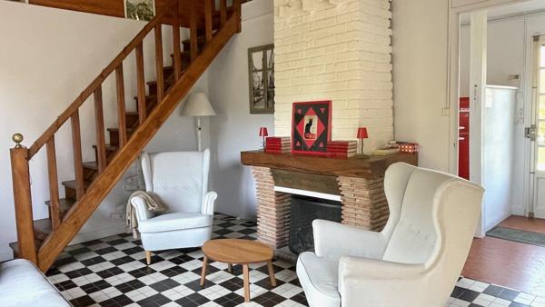 Maison
                                                                                                                                                                                                                                                                                                                        7 pièce(s)                                                                                                                                                                                                          5 chambre(s)                                                                                                                                                                                                          112  m²